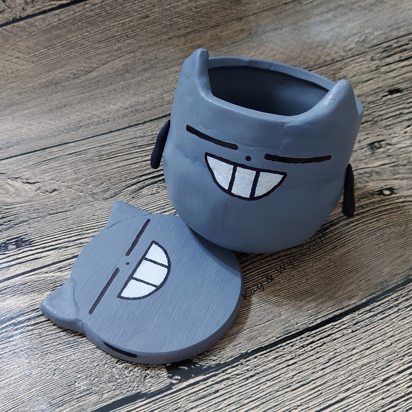 Kay & Wye Craft Homemade Dot plant pot